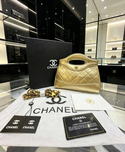 Chanel 

100 dhs🇦🇪🇦🇪🇦🇪
Have box

Size:21*4.5*15

Zain07
♥️♥️♥️