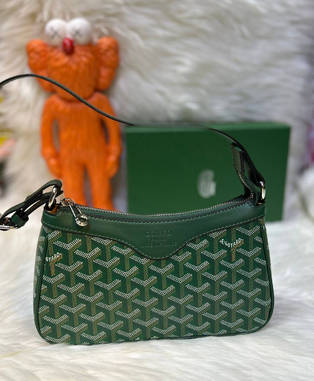Goyard
good quality, comes 
with box, 

🎁🎁🎁

size... 24 *14 cm
80 dhs❣️

Zain12
♥️♥️♥️