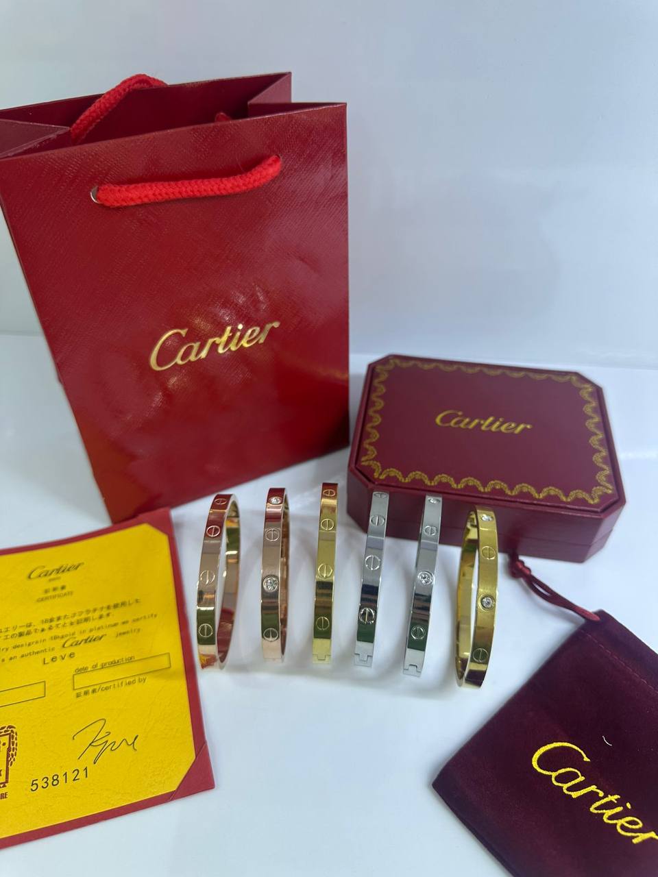 Stainless steel SET 💯
Bangle love and nail. 🦋
(Size bangle nail 14,15,16,17,18,19)
(Love bangle 14,15,16,17,18,19,20)
Non tarnish 💯
Love ring 💍 
(Size 6,7,8,9)
With black boxes 📦 
20 dhs🪙💕
With normal boxes 📦 
And paper bag 🛍️
30 dhs🪙💕
With sam