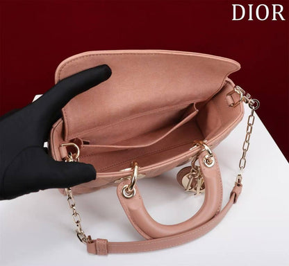 Dior D-joy✅
*Size 22 cm*
For Price 👇 WhatsApp✅
0568585901 
0507557372
0552275751 Owner Zain 👌

Zain274
♥️♥️♥️