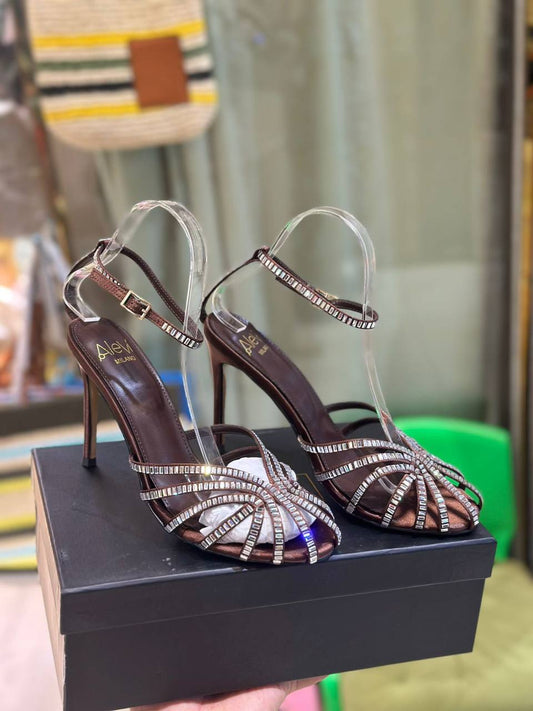 Alevi Milano 

Size 36 to 41 

130 dhs✅

Zain146
♥️♥️♥️