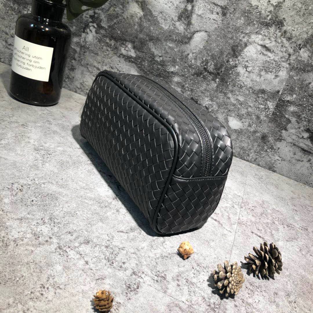 BOTTEGA  
COPY ONE 
WITH BOX
130 dhs✅

Zain39
♥️♥️♥️