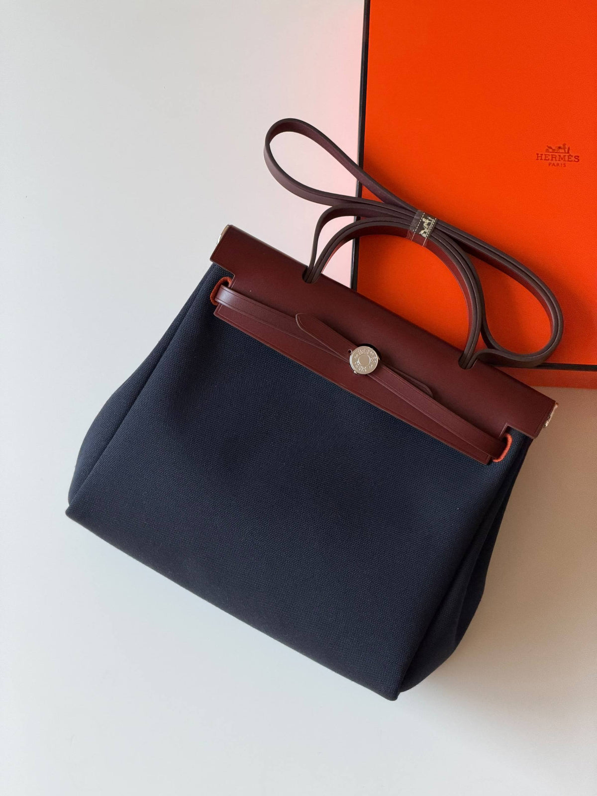 Hermes
Super AAA + Quality 💯

 With original packing🎁🎁
 SIZE:36and42
 Available now 

630 dhs🇦🇪🇦🇪

Zain52
♥️♥️♥️