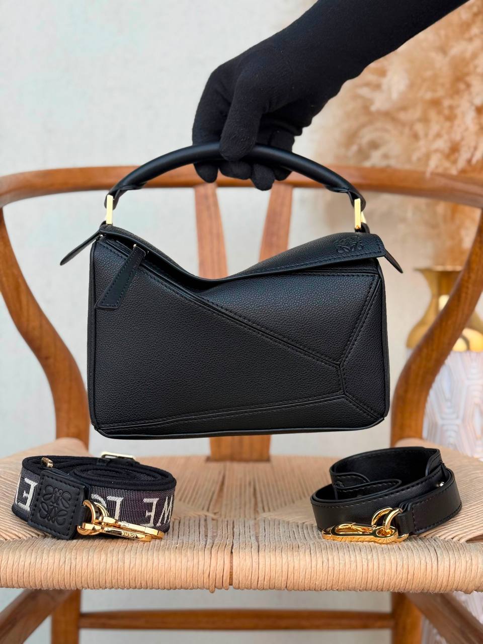 LOEWE
24cm
340 dhs🇦🇪🇦🇪
Top quality 
With box🎁

Zain167
♥️♥️♥️