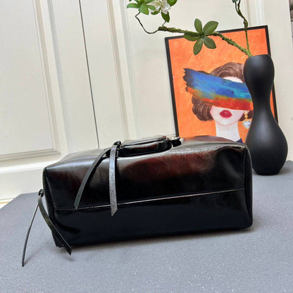 PRADA 
GOOD QUALITY 
100 dhs💛

Zain295