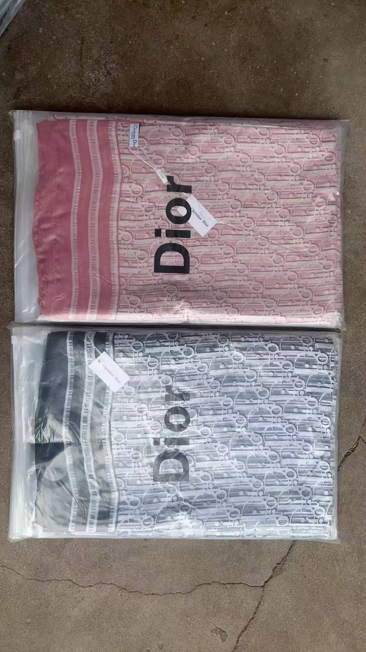 Silk scarf 
40 dhs✅

Zain93
♥️♥️♥️