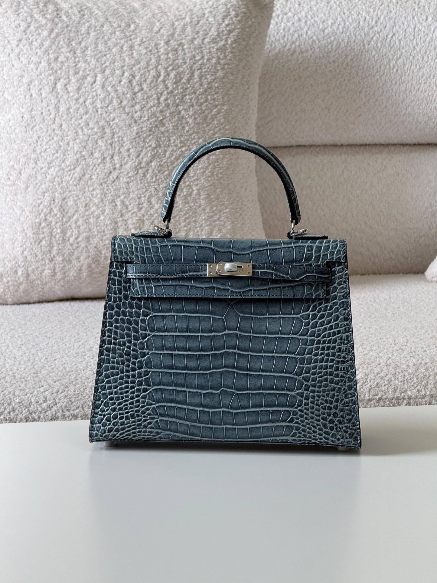 Hermes kelly 25cm croc 💕master quality😍

with box❤️
🎁🎁🎁

650 dhs🪙🌨️

Zain52
♥️♥️♥️