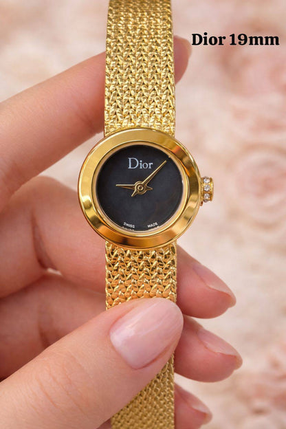 Dior mini size watch for ladies good quality 
170 dhs🌺
 (size 19mm)

Zain59
♥️♥️♥️