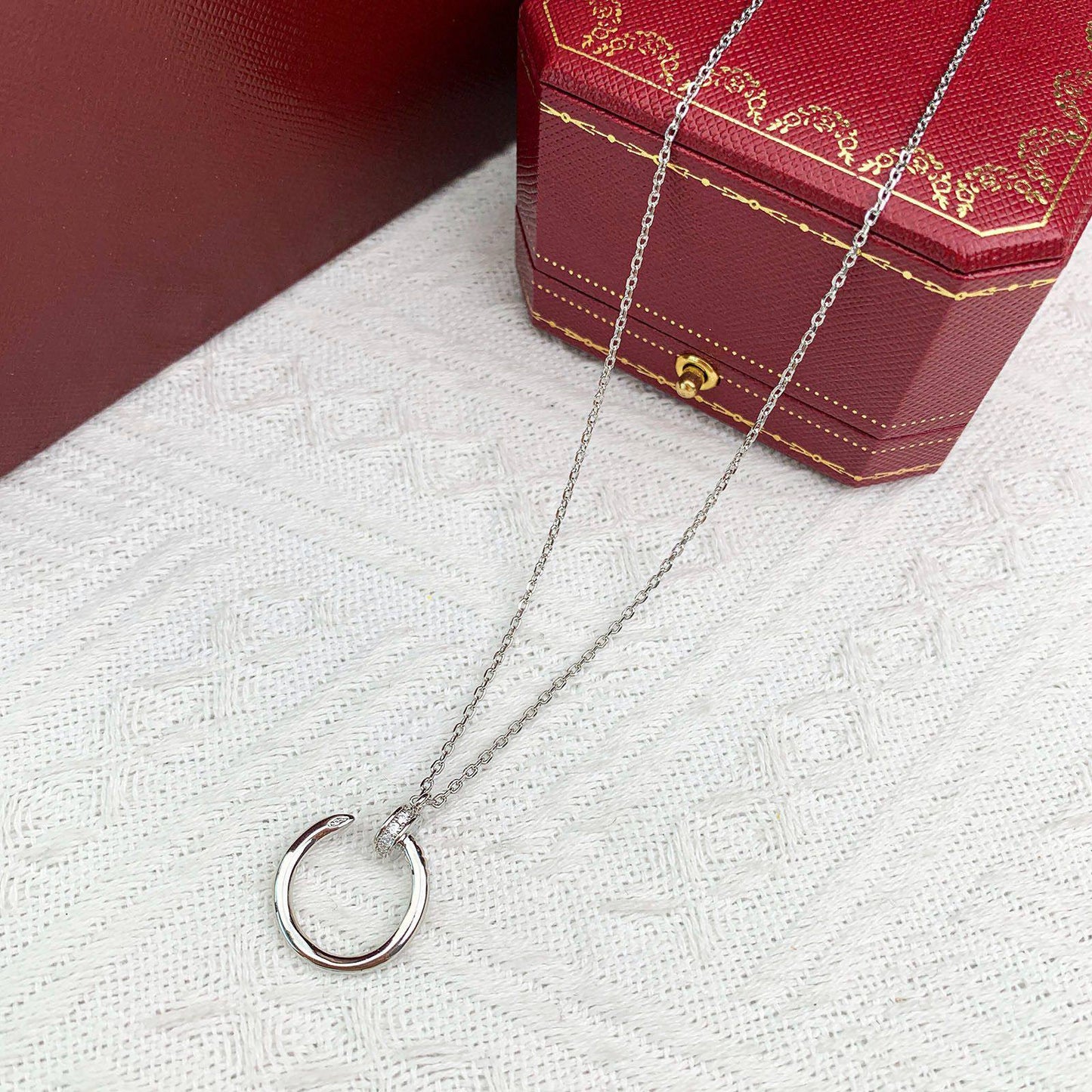 *Cartier Set* 💫
  _*NECKLACE*_📿
  _*EARRING*_    💎
   *85* AED
    _EACH_
    *WITH*
   *Box*📦
🎁🎁🎁

Zain89
♥️♥️♥️