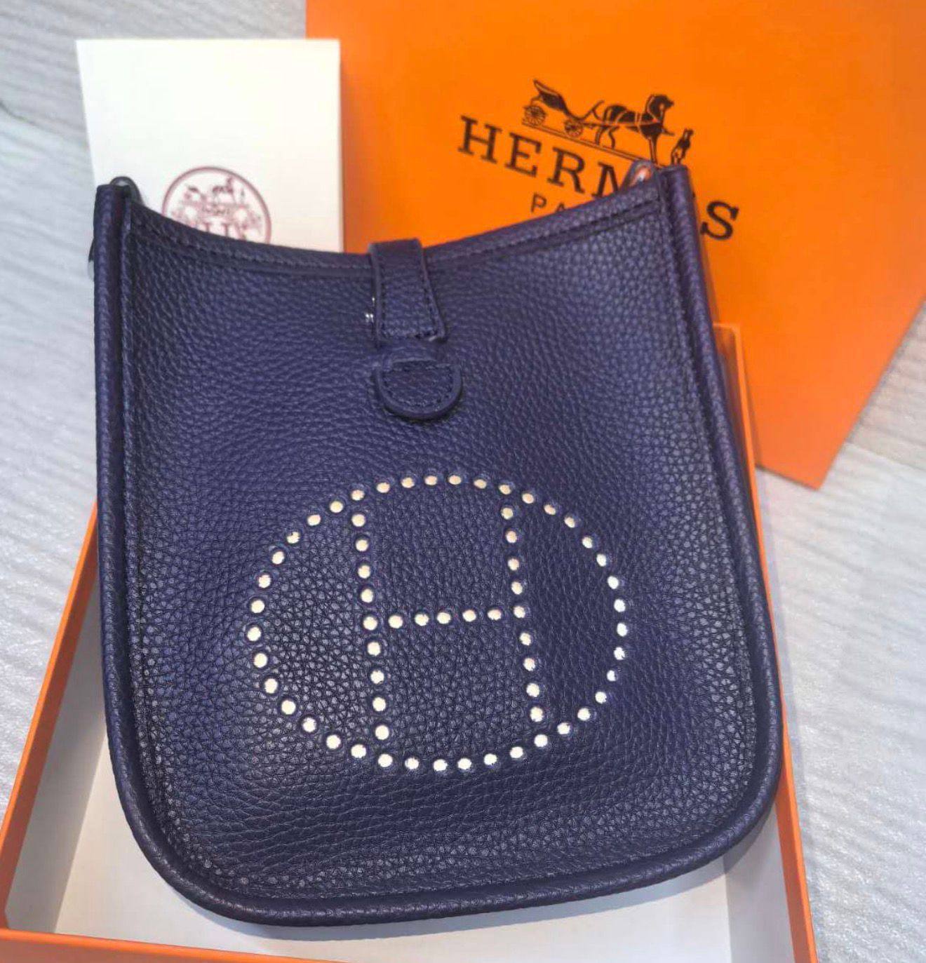 Hermes 

Good Quality 

With Box 
🎁🎁🎁

85 dhs❤️

Zain250
♥️♥️♥️
