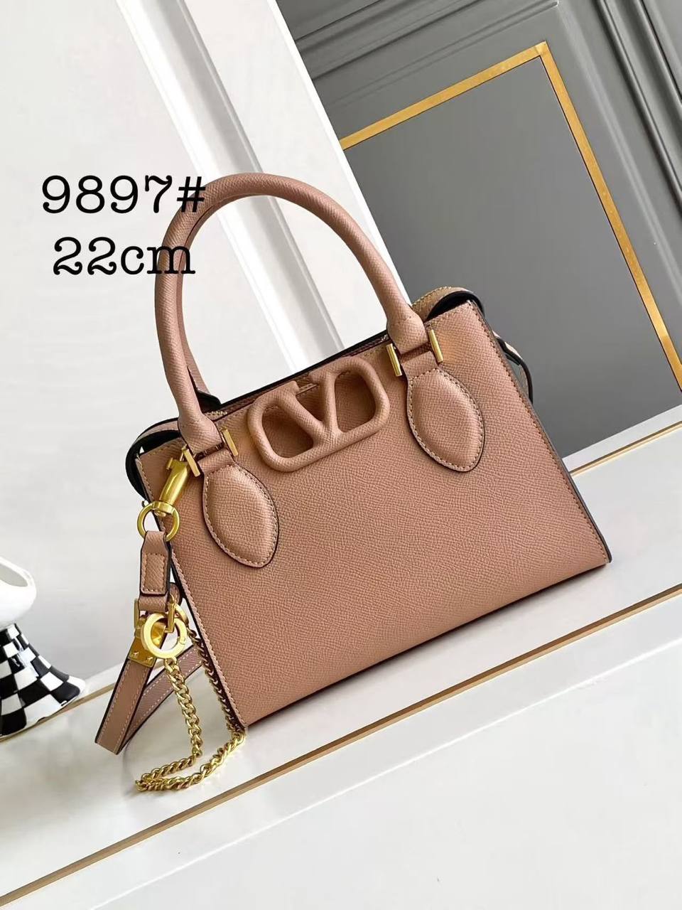 Valentino

240 dhs🇦🇪🇦🇪

Zain153
♥️♥️♥️