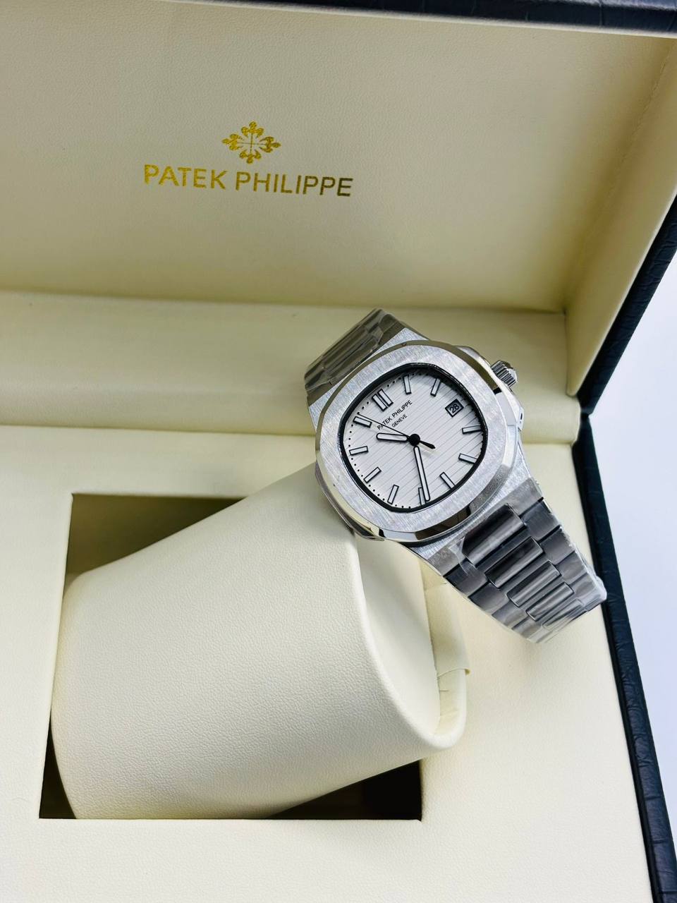 PETEK PHILIPPE
_*MEN *_
_MASTER QUALITY_

280 dhs🪙🌨️

___ With box
🎁🎁🎁

Zain108
♥️♥️♥️