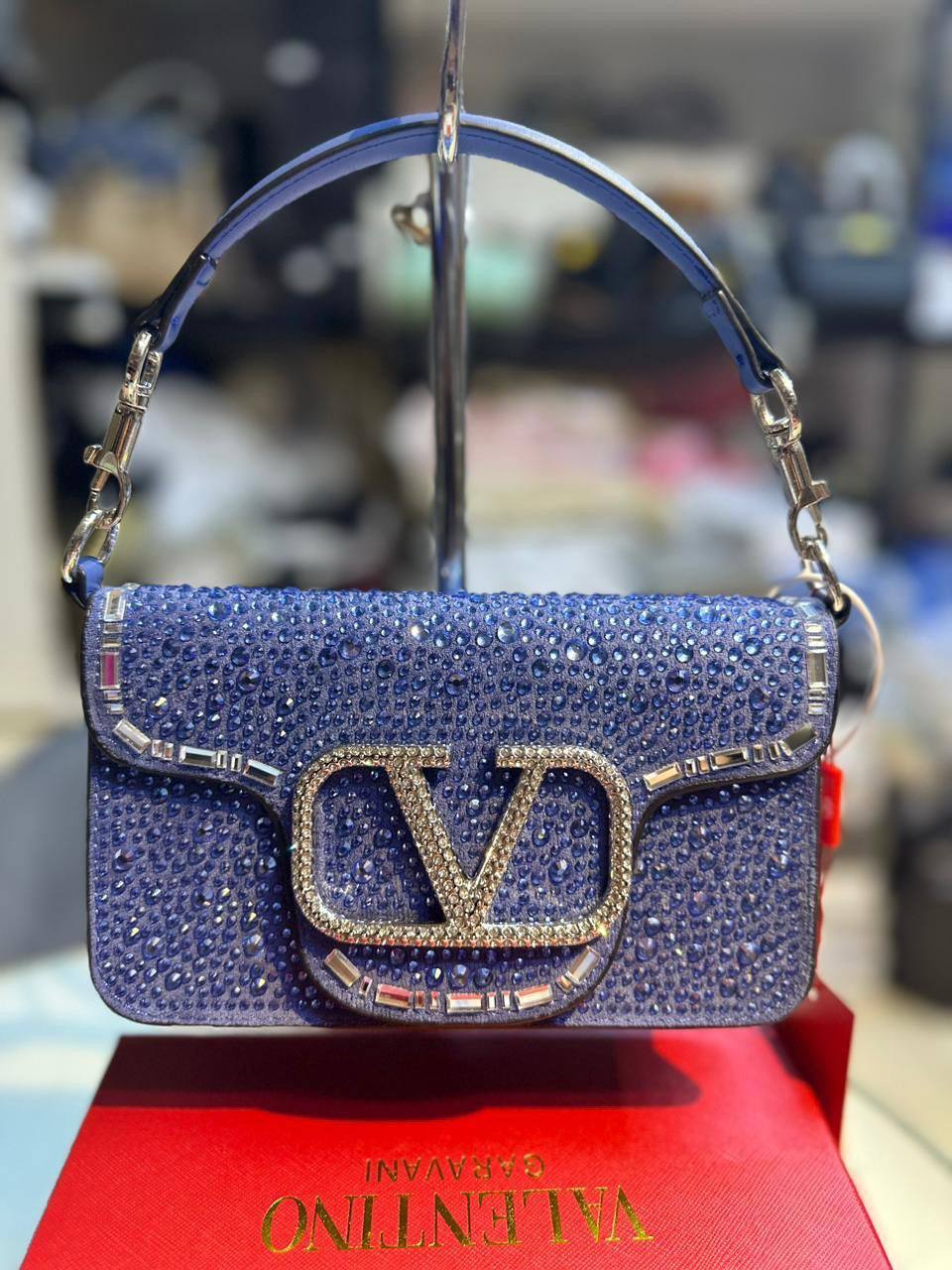 Valentino
115 dhs❣️

with box
🎁🎁🎁

Zain90
♥️♥️♥️