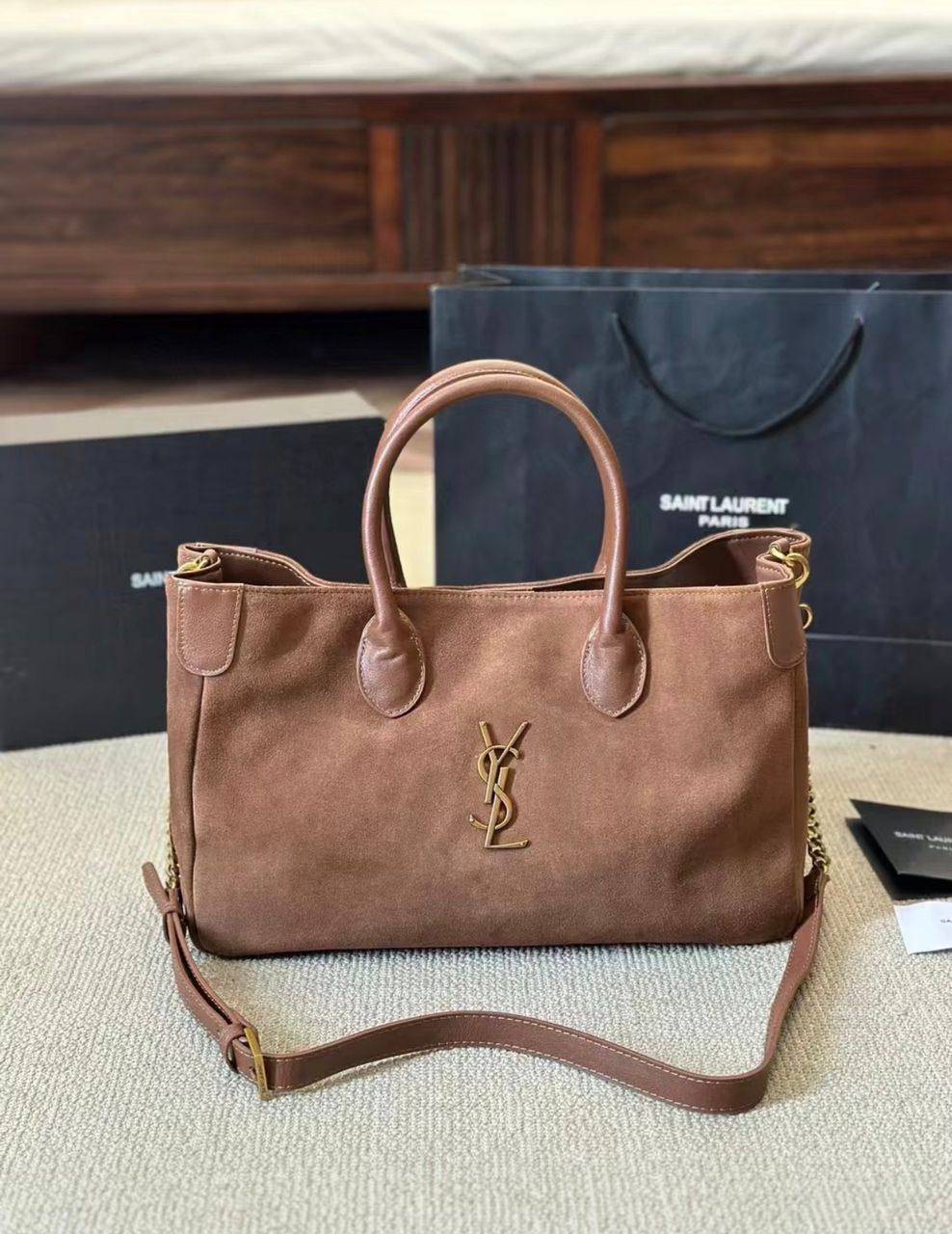YSL
110 dhs❣️
SIZE：36×22×5cm
Good quality

Zain35
♥️♥️♥️
