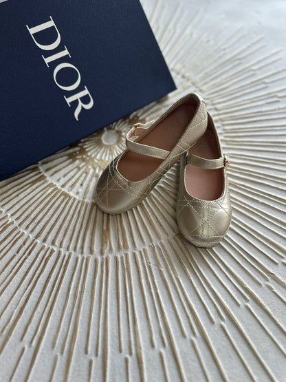 New collection{}
Dior
 Super master quality 😍
Size:26To35
230 dhs🪙

Zain261
♥️♥️♥️