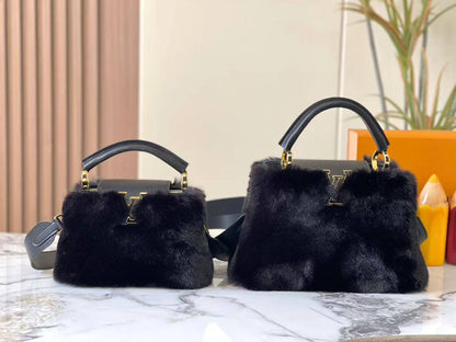 LV
Master
New. 

27cm. 380 dhs🪙🌨️
21cm. Is. 360 dhs🪙🌨️

With. Box.  
🎁🎁🎁

Zain131
♥️♥️♥️