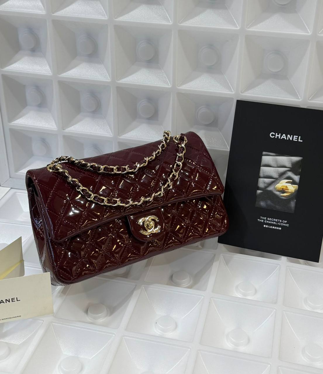 Chanel
Master
25Cm With Box 
   Shiny Leather
230 dhs✅

Zain131
♥️♥️♥️