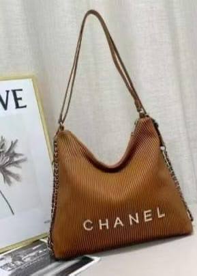Chanel  
Good quality 
100 dhs✅

Zain232
♥️♥️♥️