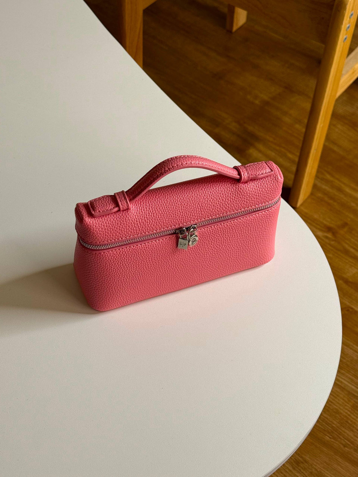 LORO PIANA 

19cm

320 dhs🇦🇪🇦🇪🇦🇪
 MASTER QUALITY
 With box🎁

Zain167
♥️♥️♥️
