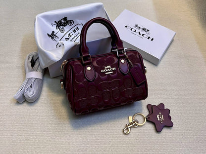 Coach

100 dhs🇦🇪🇦🇪

with box

size 18cm
Zain26
♥️♥️♥️