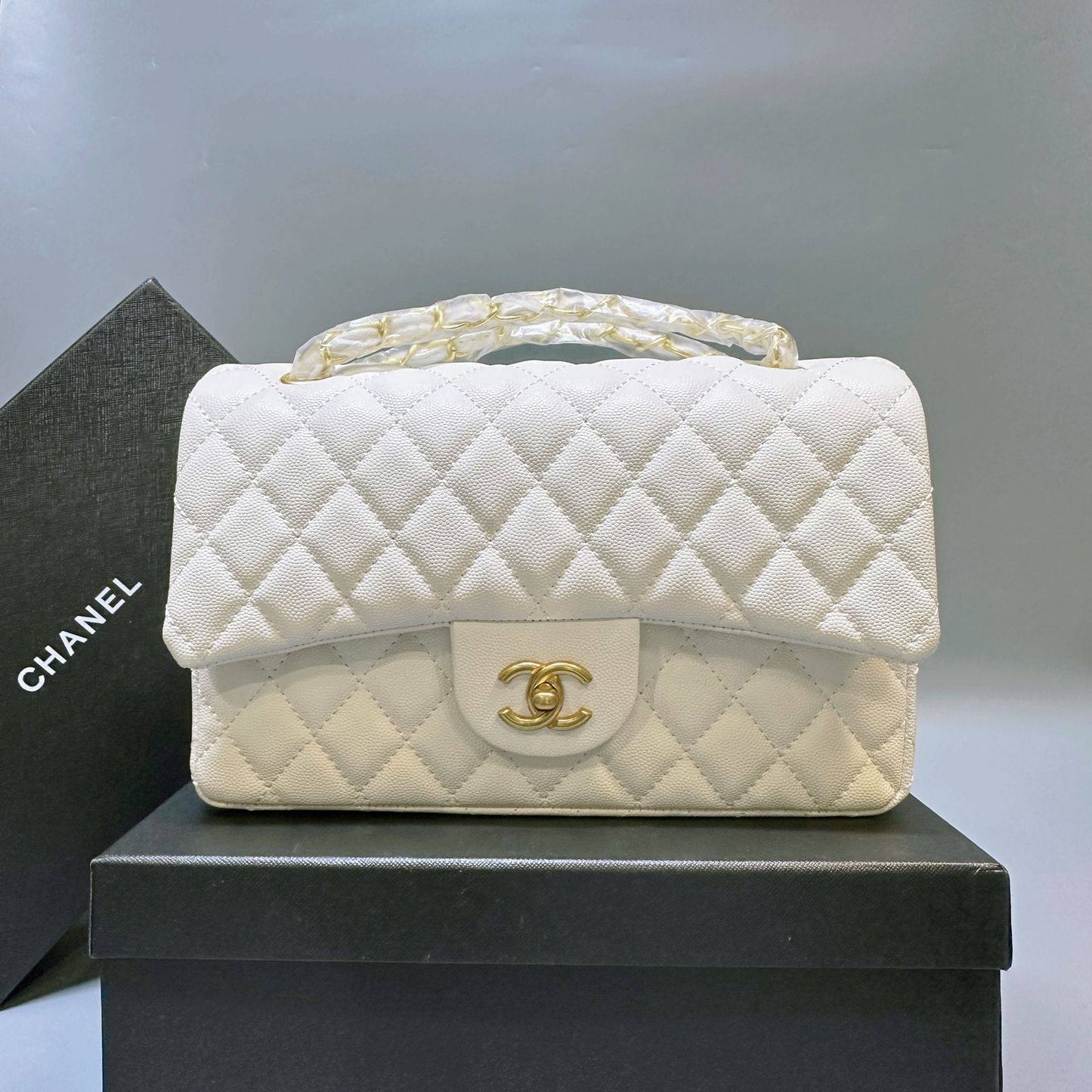 CHANEL
 GOOD QUALITY 
WITH BOX
125 dhs🇦🇪

Zain39
💓💓💓
