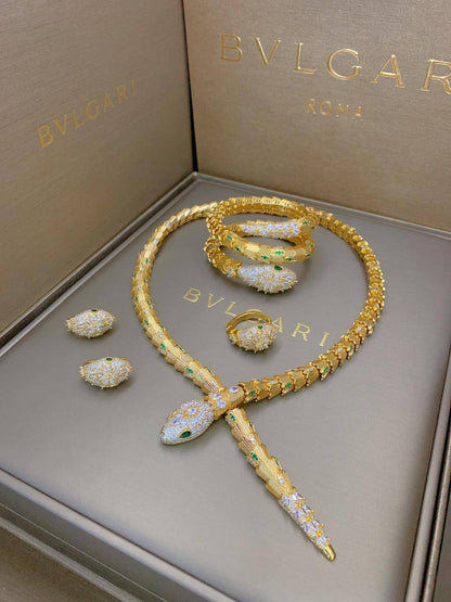 BVLGARI SUPER MASTER
NECKLACE
 BANGLE
 EARRING 
RING

 680 DHS 

WITH MASTER BOX AND PAPER BAG CARD 780 DHS🇦🇪

Zain89
♥️♥️♥️