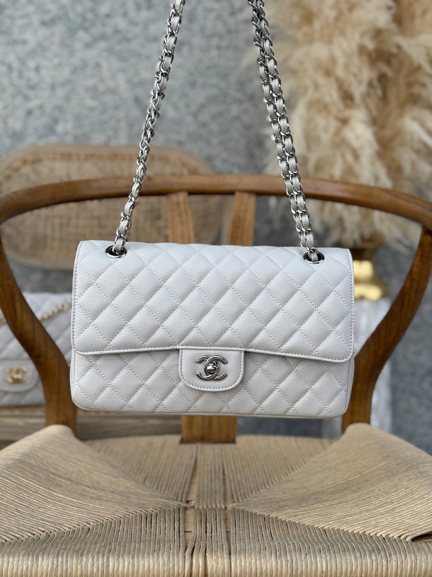 CHANEL
25cm
370 dhs🌺
Top quality 
With box🎁

Zain167
♥️♥️♥️
