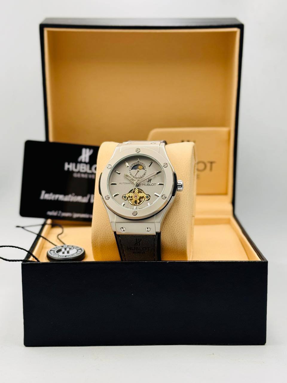 Hublot men
*Automatic*
150 dhs🇦🇪🇦🇪

Zain08
♥️♥️♥️