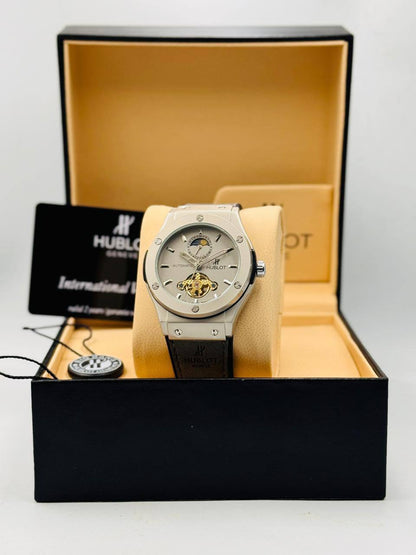 Hublot men
*Automatic*
150 dhs🇦🇪🇦🇪

Zain08
♥️♥️♥️