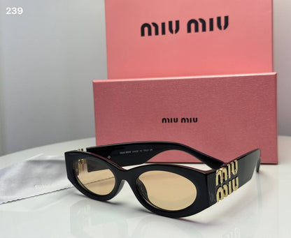 MIUMIU

65 dhs🇦🇪🇦🇪

Good quality 

Zain182
♥️♥️♥️