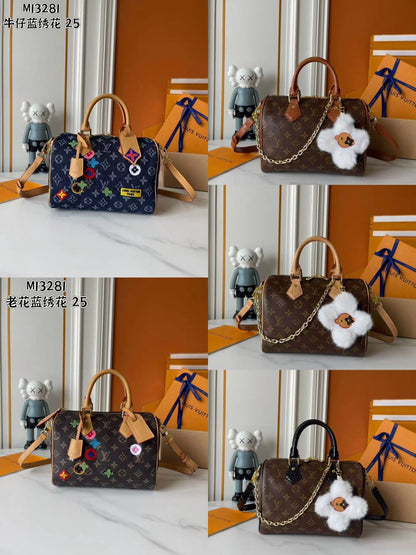 LV 
Size 25cm
250 dhs🇦🇪🇦🇪

Zain189
♥️♥️♥️