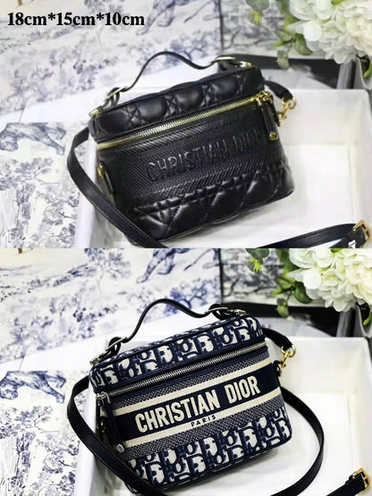 DIOR 
HIGH QUALITY 
WITH BOX 
150 dhs✅

Zain39
♥️♥️♥️