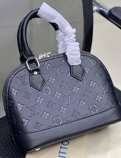 LV ALMA RESTOCK 
GOOD QUALITY 🌹
90 dhs🪙💕
WITH BOX 📦

Zain28
♥️♥️♥️