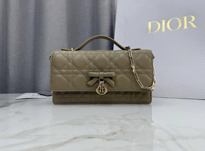 Dior ✨💕✨
New collection ✨✨✨
SuperMaster Quality 🔥🔥
Available Now ❤️❤️❤️
For Price 👇 WTSP Text Zain 0568585901

Zain252
♥️♥️♥️