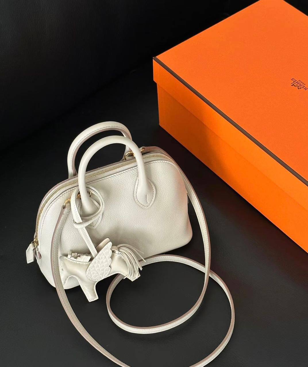 Hermes
90 dhs🌺

With box🎁🎁🎁

23 cm

Zain219
♥️♥️♥️
