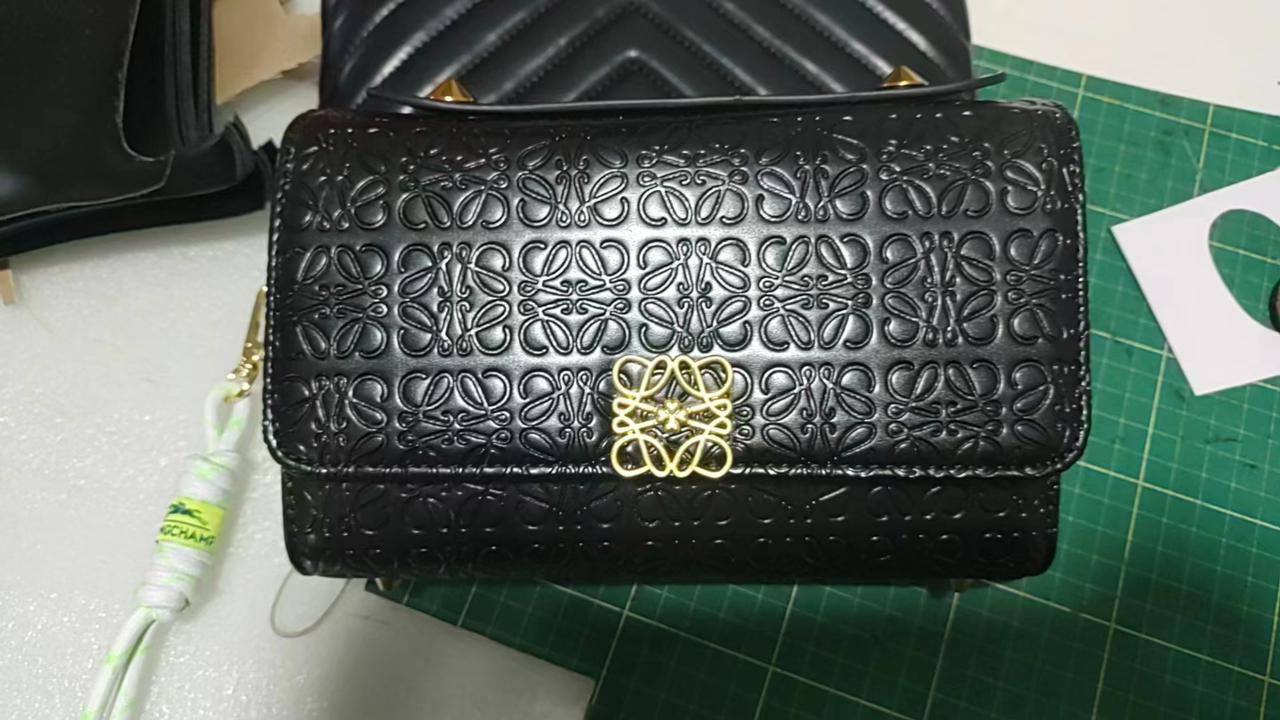Bags
85 dhs✅
With box
Size22cm

Zain06
♥️♥️♥️