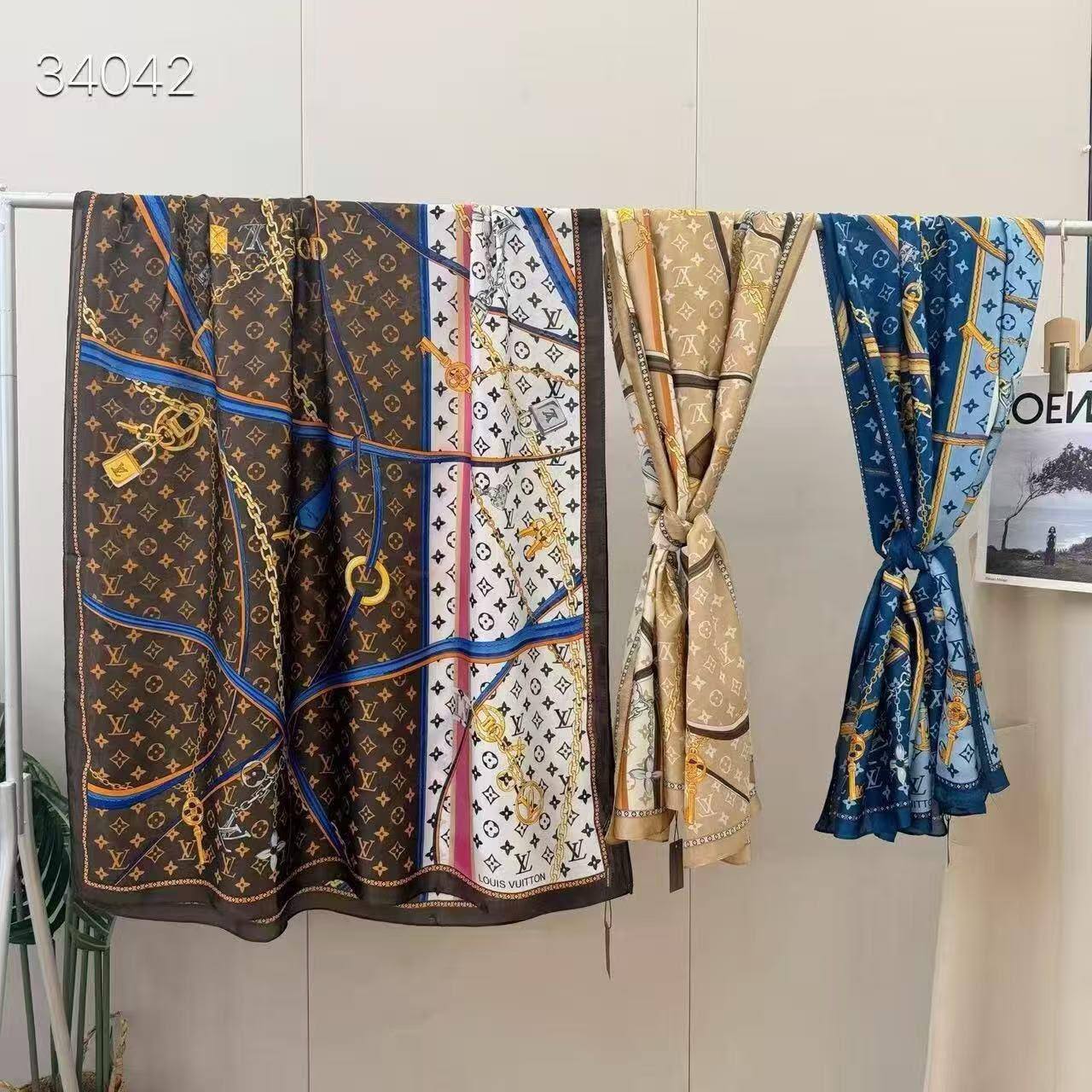 Silk scarf 
40 dhs🇦🇪🇦🇪

Zain93
♥️♥️♥️