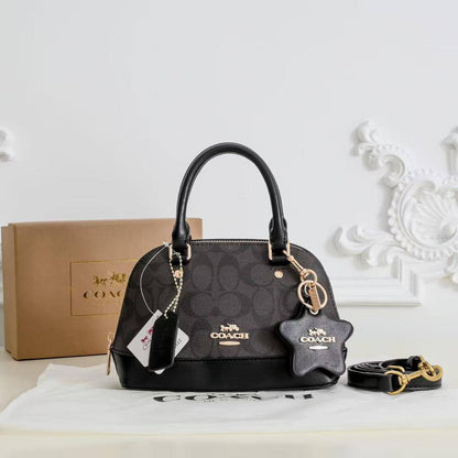Coach
100 dhs🇦🇪🇦🇪
with box
size 21cm

Zain26
♥️♥️♥️
