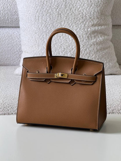 Hermes birkin epsom 25cm💕master quality😍

with box❤️
🎁🎁🎁

440 dhs🪙💚

Zain52
♥️♥️♥️