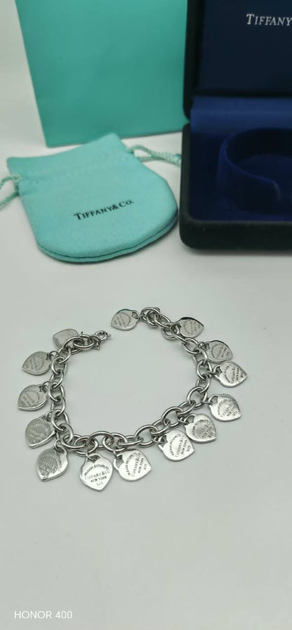 Tiffany & co

215 dhs🇦🇪🇦🇪

Zain122
♥️♥️♥️
