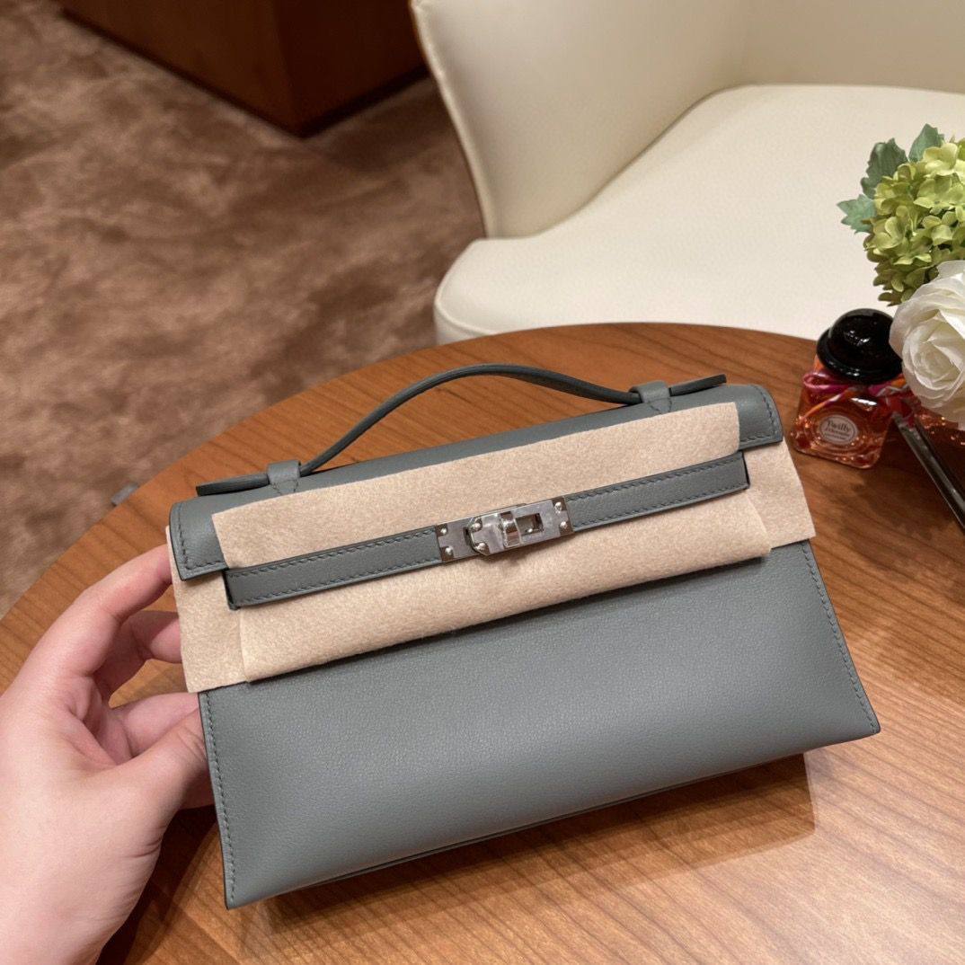 Hermes
 pochette 21cm💥Master quality ✅with box📦
360 dhs✅

Zain52
♥️♥️♥️