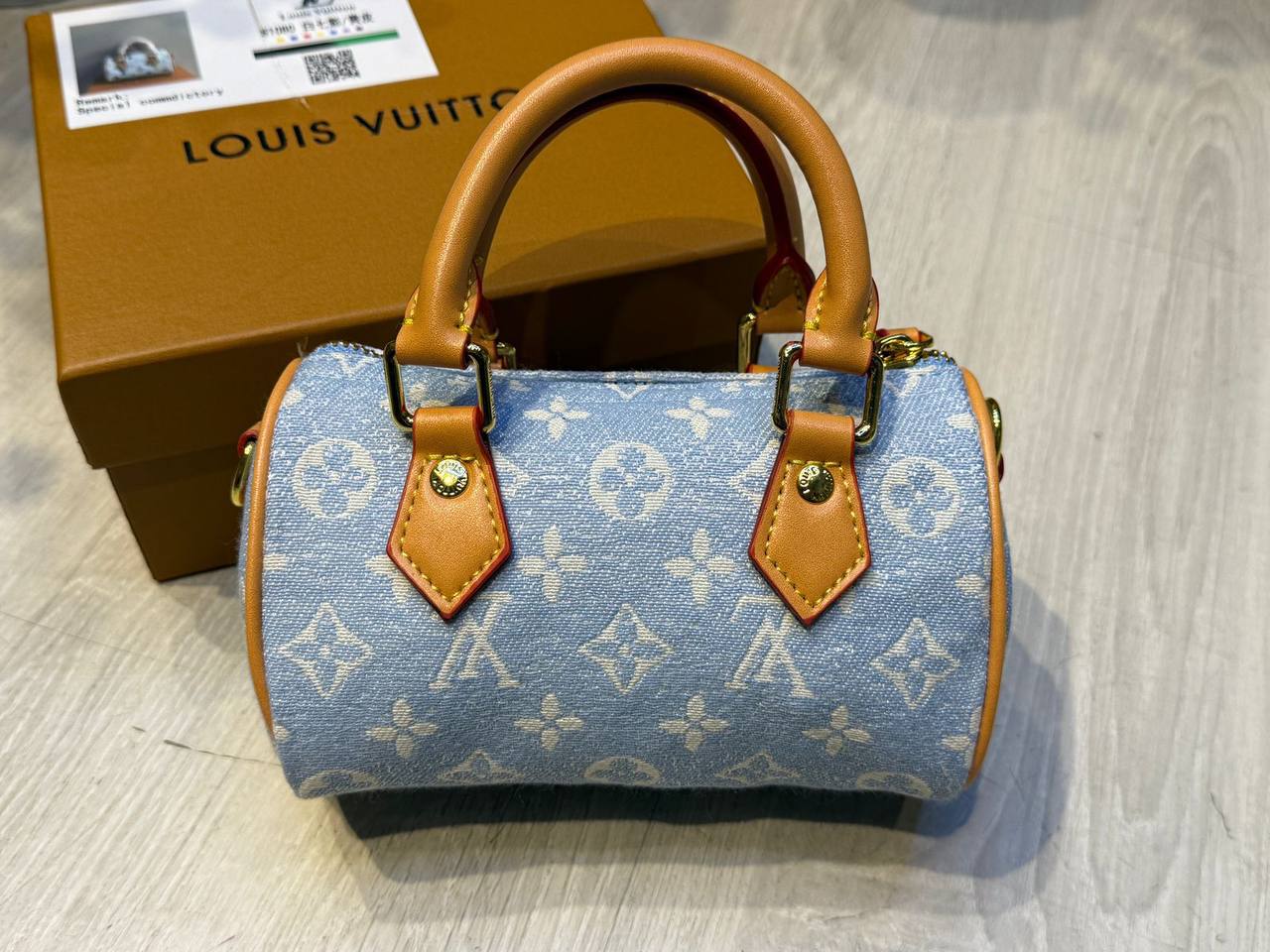 LV SPEEDY 
16cm 

with box
🎁🎁🎁

95 dhs✅

Zain254
♥️♥️♥️