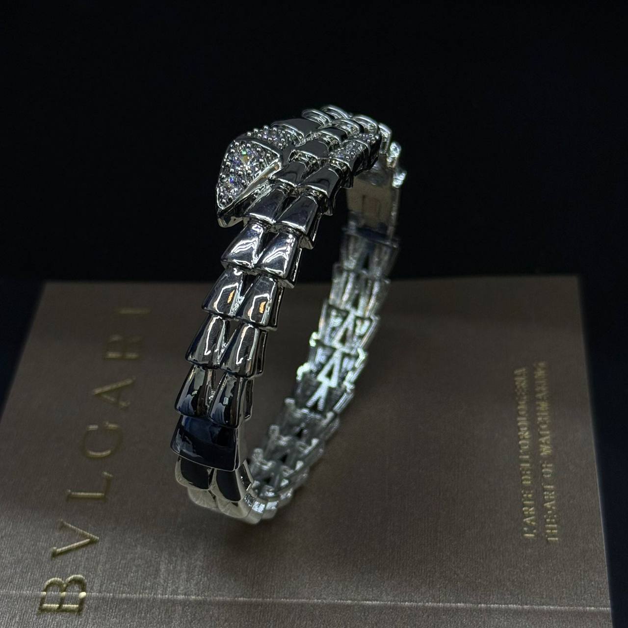 BVLGARI ❤️‍🔥*
Bangle 🦋
Ring 💍 
good quality 💯
With normal boxes 📦 
55 dhs🇦🇪

Zain216
♥️♥️♥️