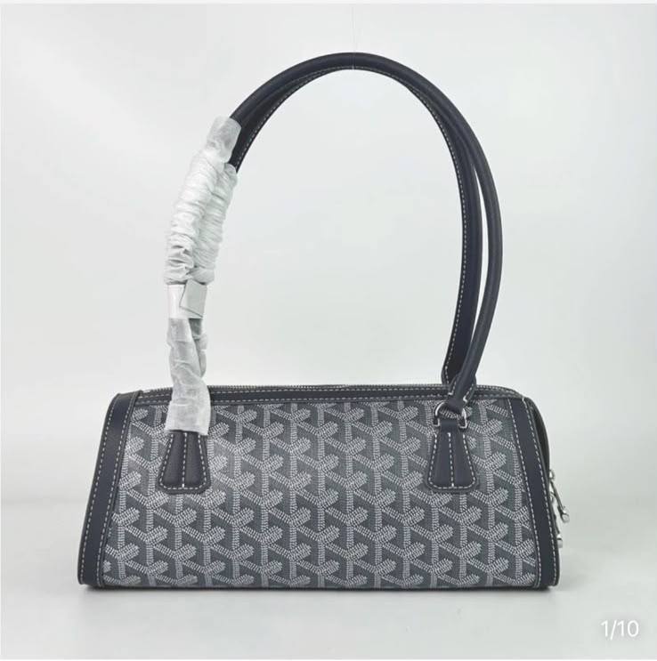 Goyard

95 dhs🇦🇪🇦🇪

28 cm
No box

Zain219
♥️♥️♥️