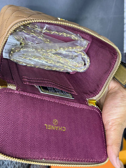 Chanel makeup 🔥
Good quality 
Size 17cm
100 dhs💓
With box 📦

Zain70
♥️♥️♥️