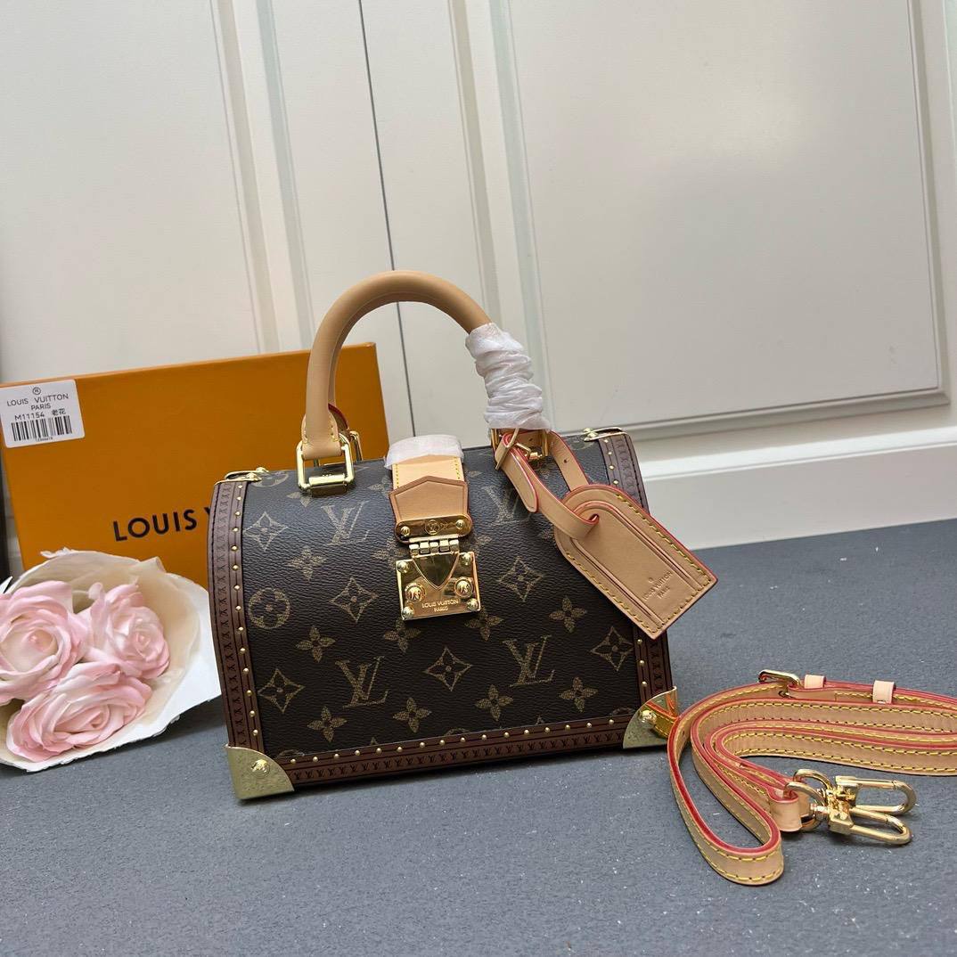 LV 
top quality 
650 dhs❣️
#21cm💕💕🙋‍♂️

Zain228
♥️♥️♥️