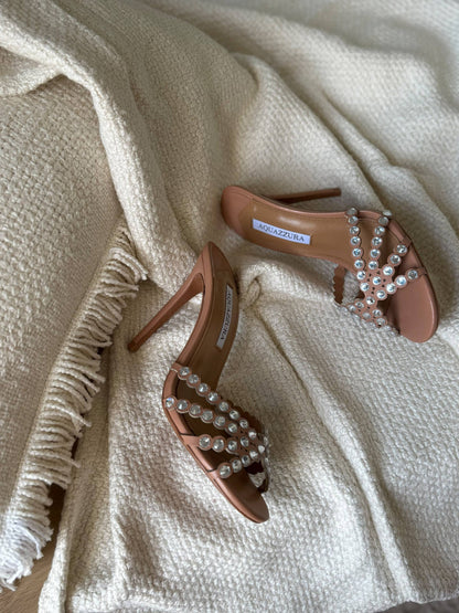 AQUAZZURA 

36 to 41

430 dhs🇦🇪🇦🇪🇦🇪

Zain288
♥️♥️♥️