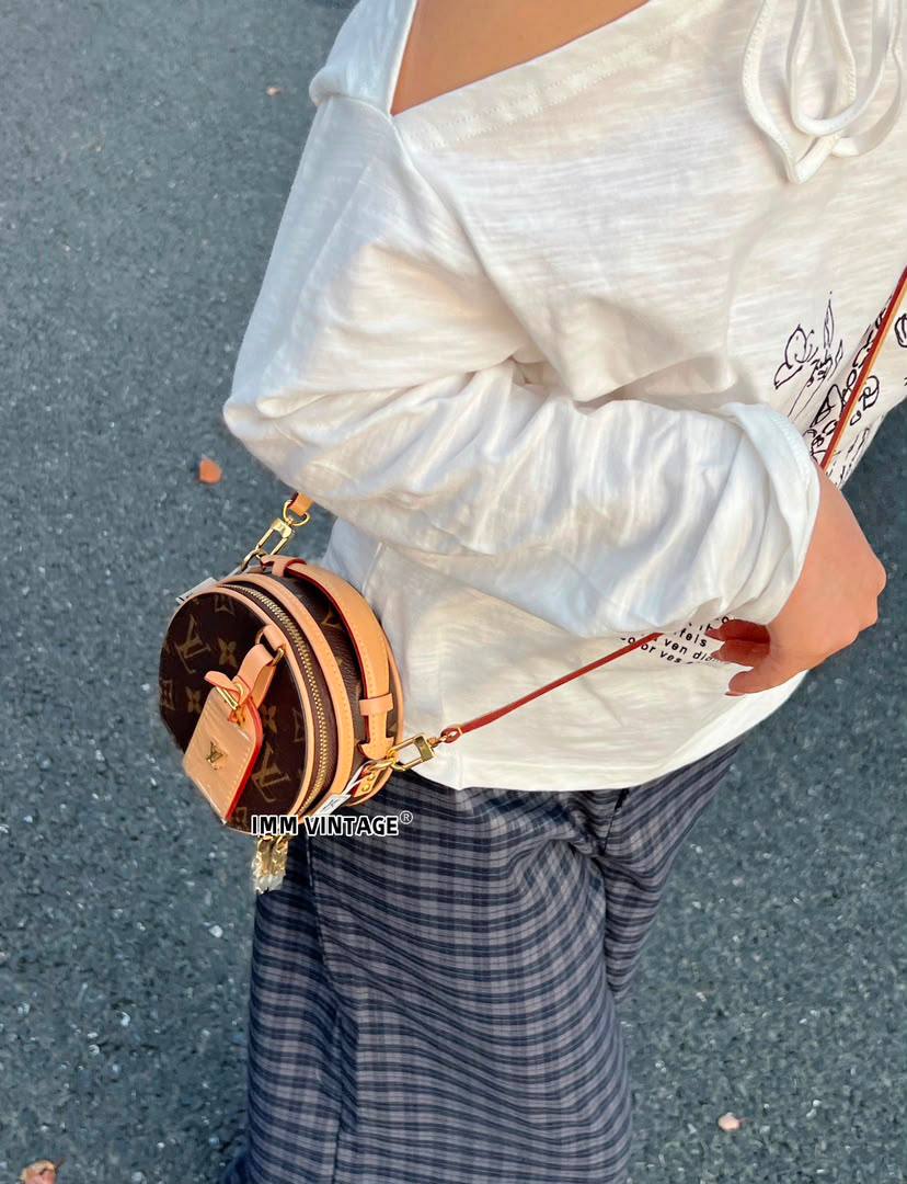 LV
100 dhs💓
size：mini
Good-quality with box

Zain35
♥️♥️♥️