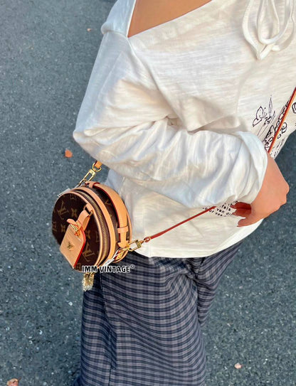 LV
100 dhs💓
size：mini
Good-quality with box

Zain35
♥️♥️♥️