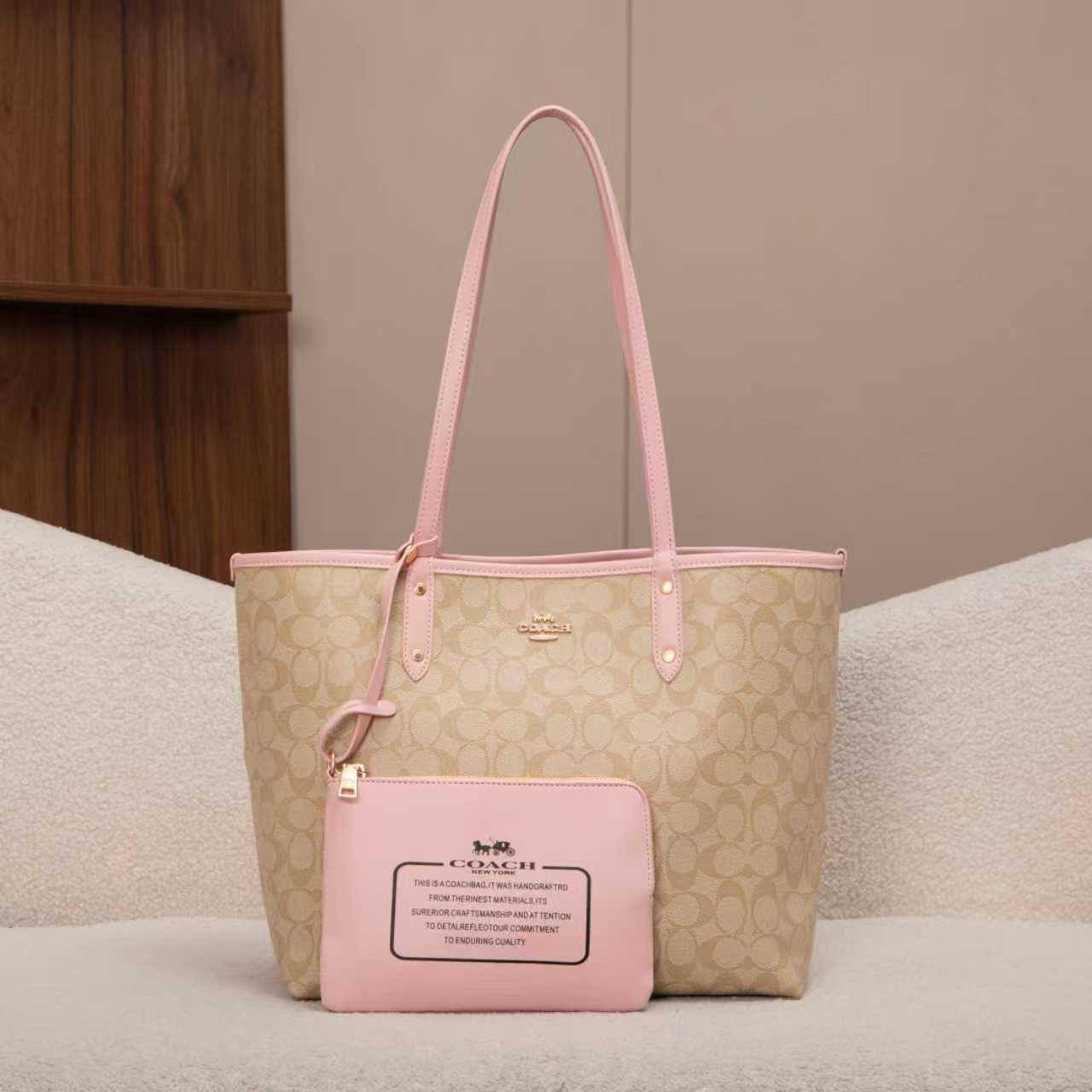 Coach
100 dhs❣️
2in1
Both sides are usable.

Zain07
♥️♥️♥️